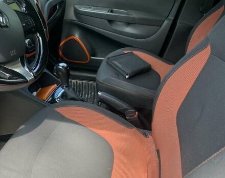 Черный Рено Каптур, объемом двигателя 1.2 л и пробегом 126 тыс. км за 9700 $, фото 4 на Automoto.ua