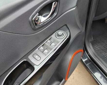 Черный Рено Каптур, объемом двигателя 1.2 л и пробегом 124 тыс. км за 13500 $, фото 9 на Automoto.ua