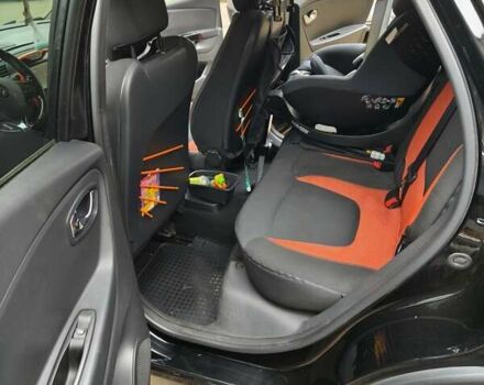 Черный Рено Каптур, объемом двигателя 1.2 л и пробегом 124 тыс. км за 13500 $, фото 10 на Automoto.ua