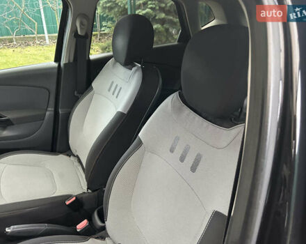 Чорний Рено Каптур, об'ємом двигуна 1.2 л та пробігом 133 тис. км за 9999 $, фото 10 на Automoto.ua