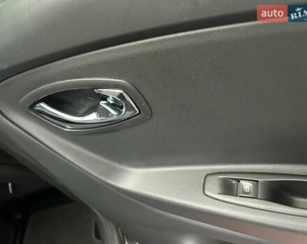 Чорний Рено Каптур, об'ємом двигуна 1.2 л та пробігом 133 тис. км за 9999 $, фото 38 на Automoto.ua