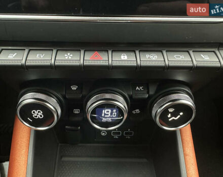 Черный Рено Каптур, объемом двигателя 1.6 л и пробегом 14 тыс. км за 19999 $, фото 32 на Automoto.ua