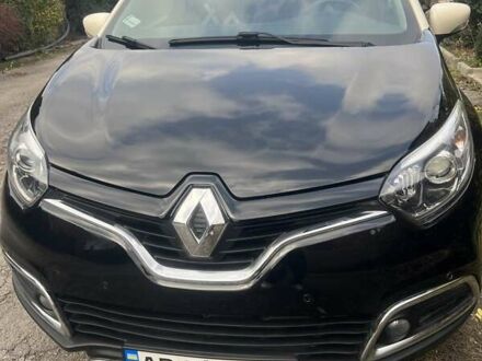 Черный Рено Каптур, объемом двигателя 1.2 л и пробегом 54 тыс. км за 12300 $, фото 1 на Automoto.ua
