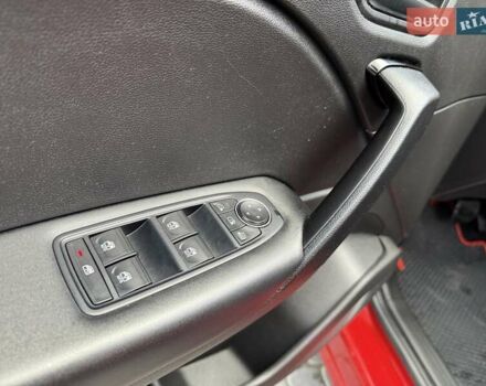 Красный Рено Каптур, объемом двигателя 1.3 л и пробегом 28 тыс. км за 18500 $, фото 44 на Automoto.ua