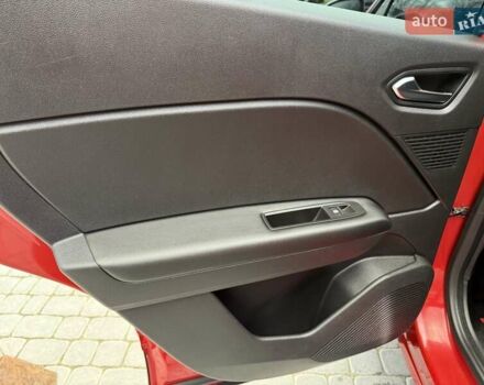 Красный Рено Каптур, объемом двигателя 1.3 л и пробегом 28 тыс. км за 18500 $, фото 46 на Automoto.ua