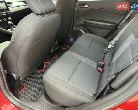 Красный Рено Каптур, объемом двигателя 1.3 л и пробегом 28 тыс. км за 18500 $, фото 2 на Automoto.ua