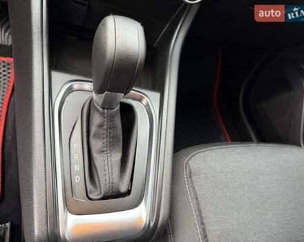 Красный Рено Каптур, объемом двигателя 1.3 л и пробегом 28 тыс. км за 18500 $, фото 71 на Automoto.ua