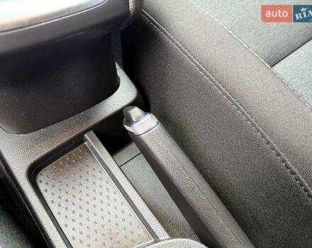 Красный Рено Каптур, объемом двигателя 1.3 л и пробегом 28 тыс. км за 18500 $, фото 73 на Automoto.ua