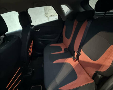 Серый Рено Каптур, объемом двигателя 1.2 л и пробегом 119 тыс. км за 10500 $, фото 7 на Automoto.ua