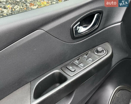 Сірий Рено Каптур, об'ємом двигуна 1.46 л та пробігом 182 тис. км за 10490 $, фото 23 на Automoto.ua