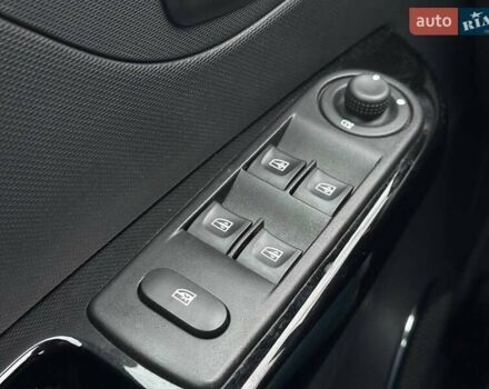 Сірий Рено Каптур, об'ємом двигуна 1.2 л та пробігом 179 тис. км за 11990 $, фото 20 на Automoto.ua