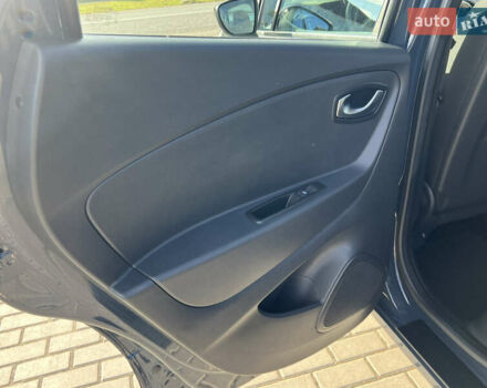 Серый Рено Каптур, объемом двигателя 1.46 л и пробегом 190 тыс. км за 12143 $, фото 16 на Automoto.ua