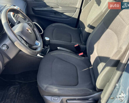 Серый Рено Каптур, объемом двигателя 1.46 л и пробегом 190 тыс. км за 12143 $, фото 11 на Automoto.ua