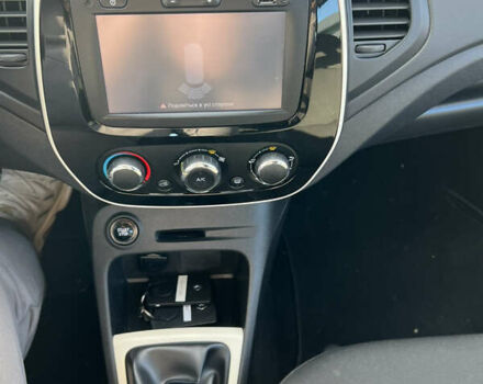 Серый Рено Каптур, объемом двигателя 1.46 л и пробегом 190 тыс. км за 12143 $, фото 15 на Automoto.ua