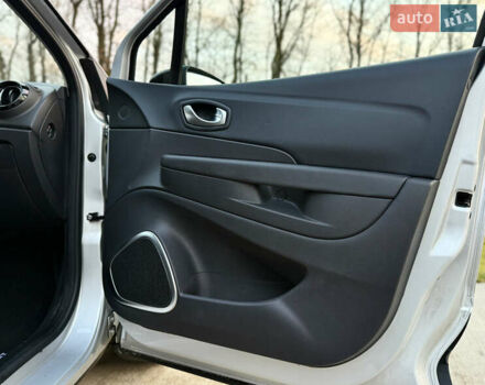 Серый Рено Каптур, объемом двигателя 0 л и пробегом 114 тыс. км за 8599 $, фото 37 на Automoto.ua