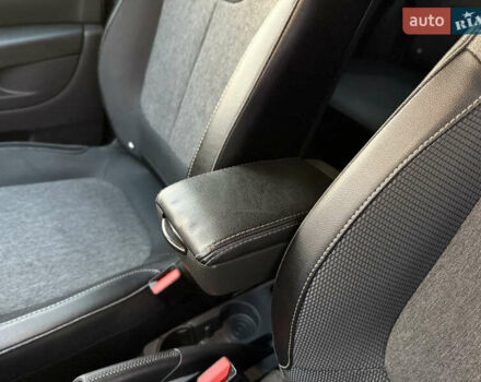 Серый Рено Каптур, объемом двигателя 0 л и пробегом 114 тыс. км за 8599 $, фото 26 на Automoto.ua