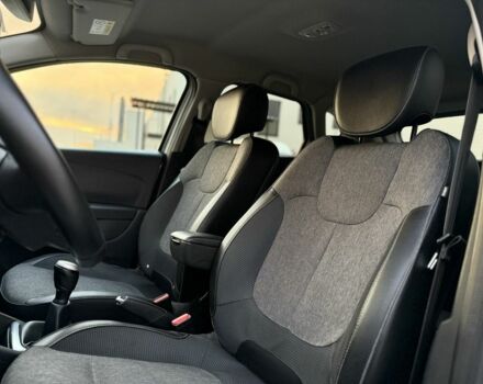 Сірий Рено Каптур, об'ємом двигуна 0 л та пробігом 114 тис. км за 8599 $, фото 6 на Automoto.ua