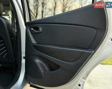 Серый Рено Каптур, объемом двигателя 0 л и пробегом 114 тыс. км за 8599 $, фото 41 на Automoto.ua