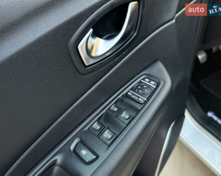 Серый Рено Каптур, объемом двигателя 0 л и пробегом 114 тыс. км за 8599 $, фото 19 на Automoto.ua