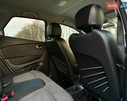 Серый Рено Каптур, объемом двигателя 0 л и пробегом 114 тыс. км за 8599 $, фото 42 на Automoto.ua