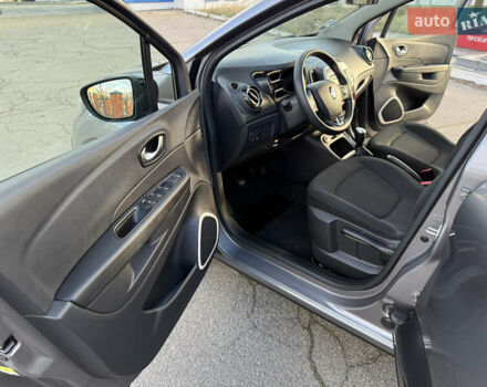 Серый Рено Каптур, объемом двигателя 1.5 л и пробегом 141 тыс. км за 14399 $, фото 75 на Automoto.ua