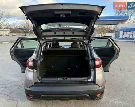 Серый Рено Каптур, объемом двигателя 1.5 л и пробегом 141 тыс. км за 14399 $, фото 85 на Automoto.ua