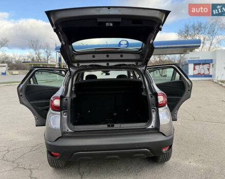 Серый Рено Каптур, объемом двигателя 1.5 л и пробегом 141 тыс. км за 14399 $, фото 112 на Automoto.ua