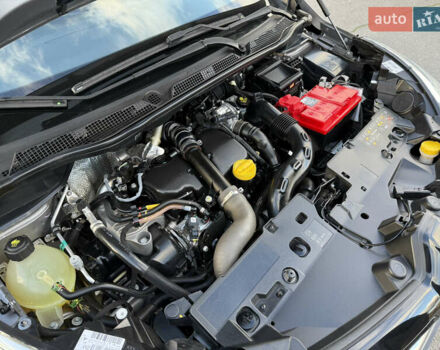 Серый Рено Каптур, объемом двигателя 1.5 л и пробегом 141 тыс. км за 14399 $, фото 88 на Automoto.ua