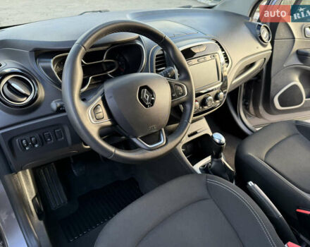 Серый Рено Каптур, объемом двигателя 1.5 л и пробегом 141 тыс. км за 14399 $, фото 4 на Automoto.ua