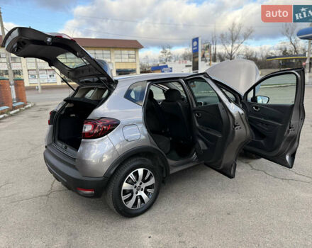 Серый Рено Каптур, объемом двигателя 1.5 л и пробегом 141 тыс. км за 14399 $, фото 109 на Automoto.ua