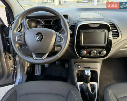 Серый Рено Каптур, объемом двигателя 1.5 л и пробегом 141 тыс. км за 14399 $, фото 3 на Automoto.ua
