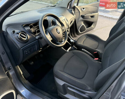 Серый Рено Каптур, объемом двигателя 1.5 л и пробегом 141 тыс. км за 14399 $, фото 76 на Automoto.ua