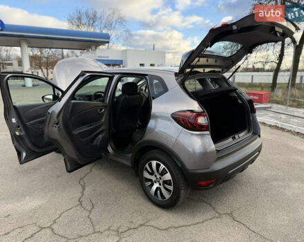 Серый Рено Каптур, объемом двигателя 1.5 л и пробегом 141 тыс. км за 14399 $, фото 114 на Automoto.ua