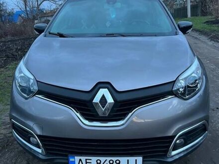 Серый Рено Каптур, объемом двигателя 1.46 л и пробегом 78 тыс. км за 10000 $, фото 1 на Automoto.ua