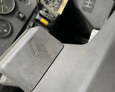 Білий Рено Карріер, об'ємом двигуна 6.2 л та пробігом 400 тис. км за 7000 $, фото 10 на Automoto.ua