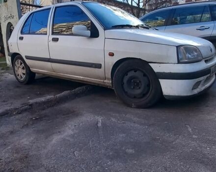 Белый Рено Клио, объемом двигателя 1.2 л и пробегом 312 тыс. км за 594 $, фото 1 на Automoto.ua