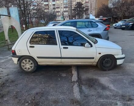 Белый Рено Клио, объемом двигателя 1.2 л и пробегом 312 тыс. км за 594 $, фото 3 на Automoto.ua