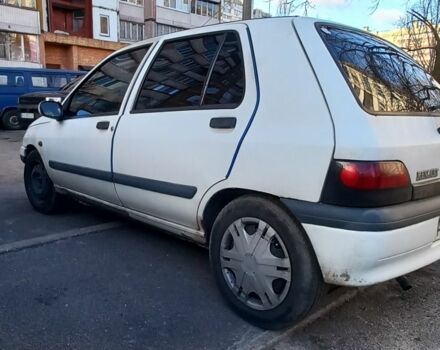 Белый Рено Клио, объемом двигателя 1.2 л и пробегом 312 тыс. км за 594 $, фото 5 на Automoto.ua