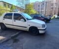 Білий Рено Кліо, об'ємом двигуна 1.4 л та пробігом 100 тис. км за 557 $, фото 1 на Automoto.ua