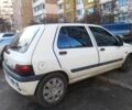 Белый Рено Клио, объемом двигателя 1.2 л и пробегом 312 тыс. км за 594 $, фото 4 на Automoto.ua