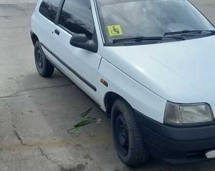 Белый Рено Клио, объемом двигателя 1.17 л и пробегом 390 тыс. км за 2500 $, фото 3 на Automoto.ua