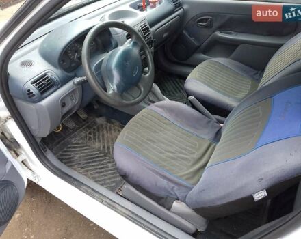 Белый Рено Клио, объемом двигателя 1.9 л и пробегом 230 тыс. км за 1500 $, фото 8 на Automoto.ua