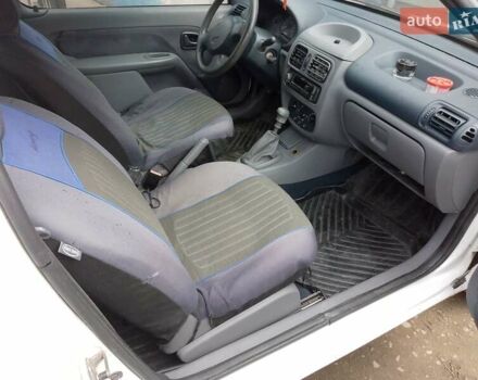 Белый Рено Клио, объемом двигателя 1.9 л и пробегом 230 тыс. км за 1500 $, фото 7 на Automoto.ua