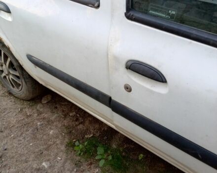 Белый Рено Клио, объемом двигателя 1.4 л и пробегом 15 тыс. км за 800 $, фото 1 на Automoto.ua