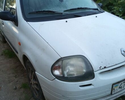 Белый Рено Клио, объемом двигателя 1.4 л и пробегом 15 тыс. км за 800 $, фото 4 на Automoto.ua