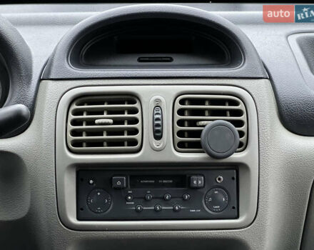 Белый Рено Клио, объемом двигателя 1.4 л и пробегом 346 тыс. км за 2450 $, фото 15 на Automoto.ua