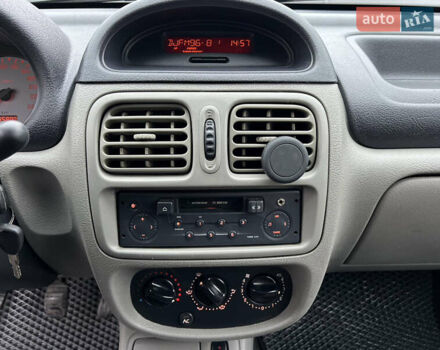 Белый Рено Клио, объемом двигателя 1.4 л и пробегом 346 тыс. км за 2450 $, фото 17 на Automoto.ua