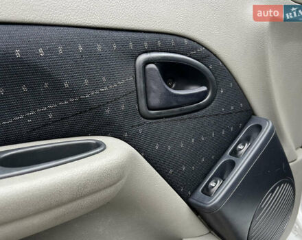 Белый Рено Клио, объемом двигателя 1.4 л и пробегом 346 тыс. км за 2450 $, фото 21 на Automoto.ua