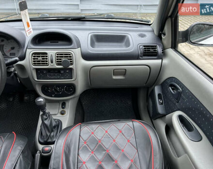 Белый Рено Клио, объемом двигателя 1.4 л и пробегом 346 тыс. км за 2450 $, фото 14 на Automoto.ua