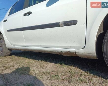 Білий Рено Кліо, об'ємом двигуна 1.5 л та пробігом 270 тис. км за 3950 $, фото 1 на Automoto.ua